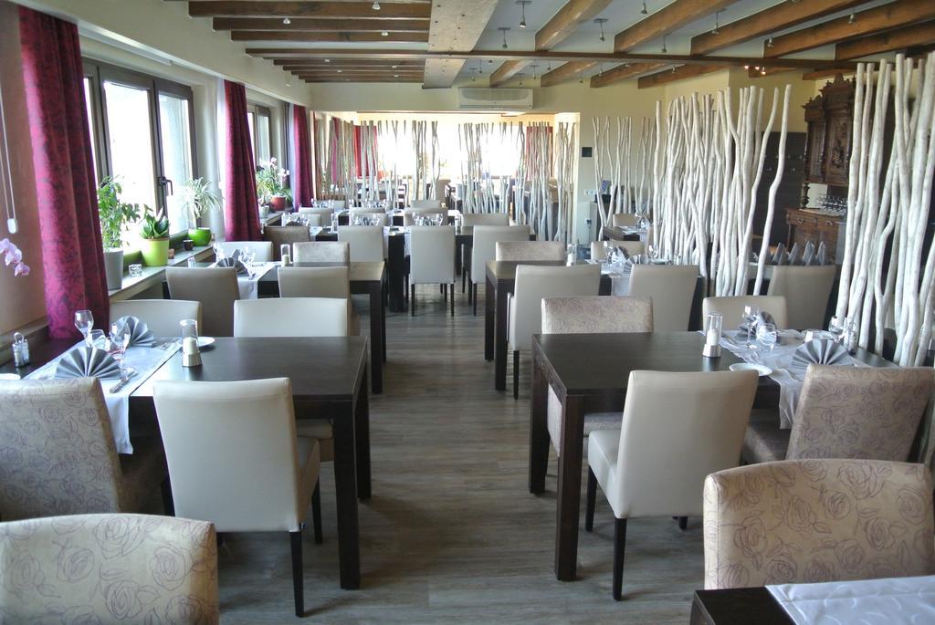 Hotel Saint Fiacre Bourscheid Bagian luar foto