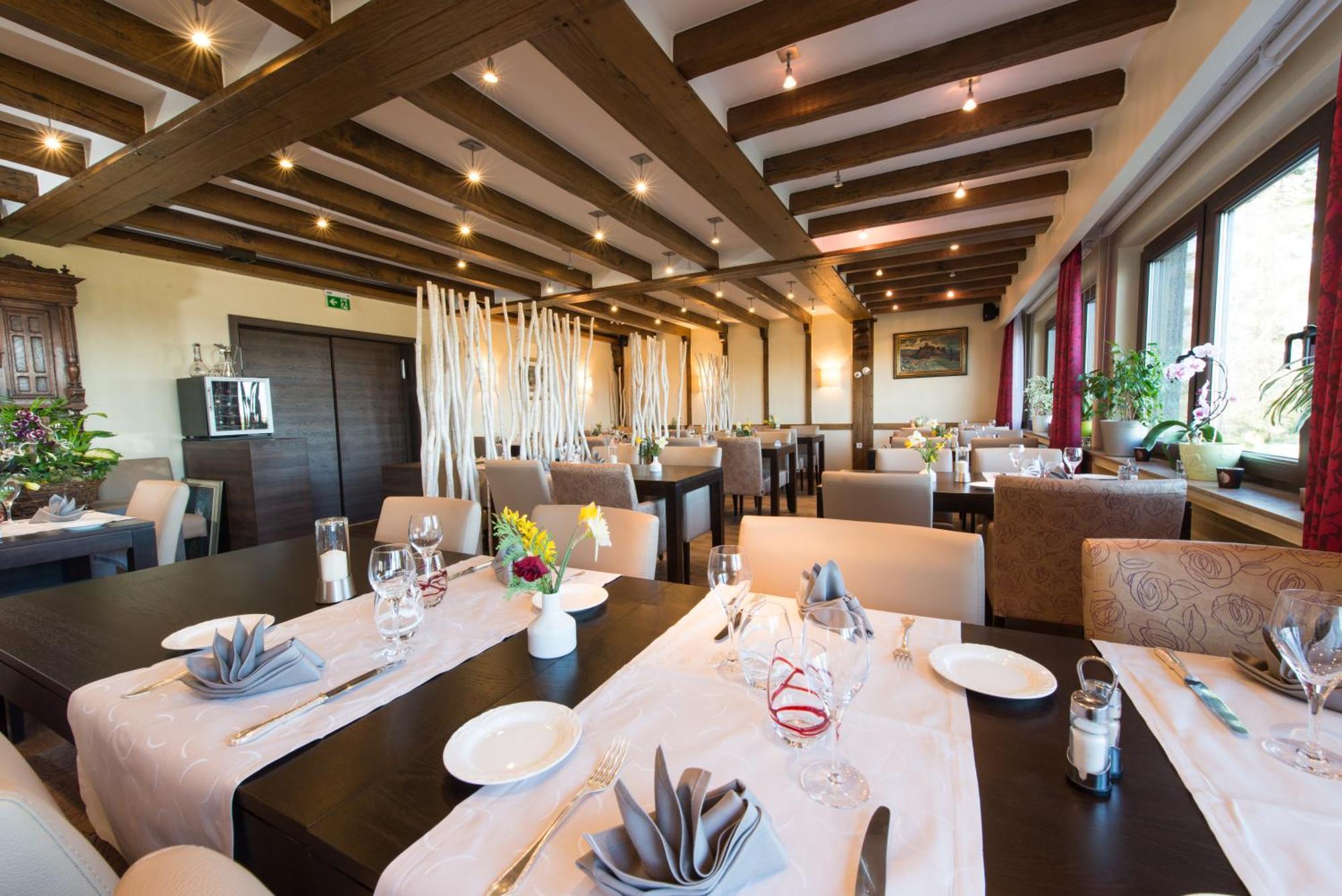 Hotel Saint Fiacre Bourscheid Bagian luar foto