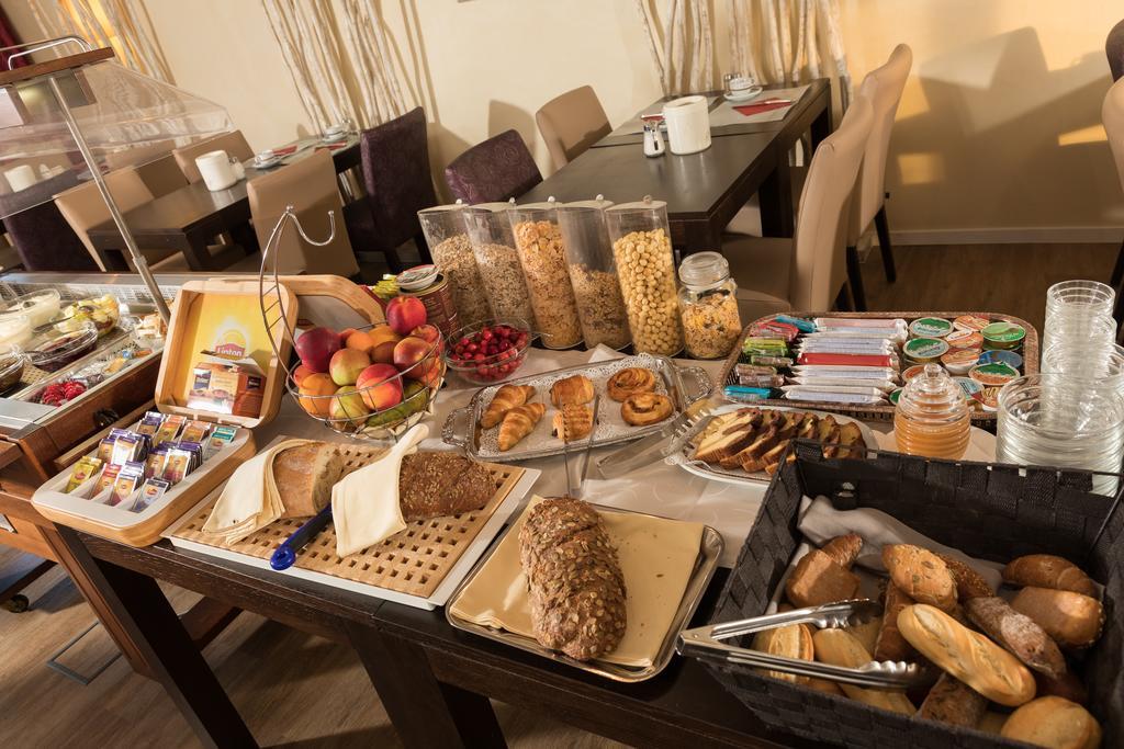 Hotel Saint Fiacre Bourscheid Bagian luar foto