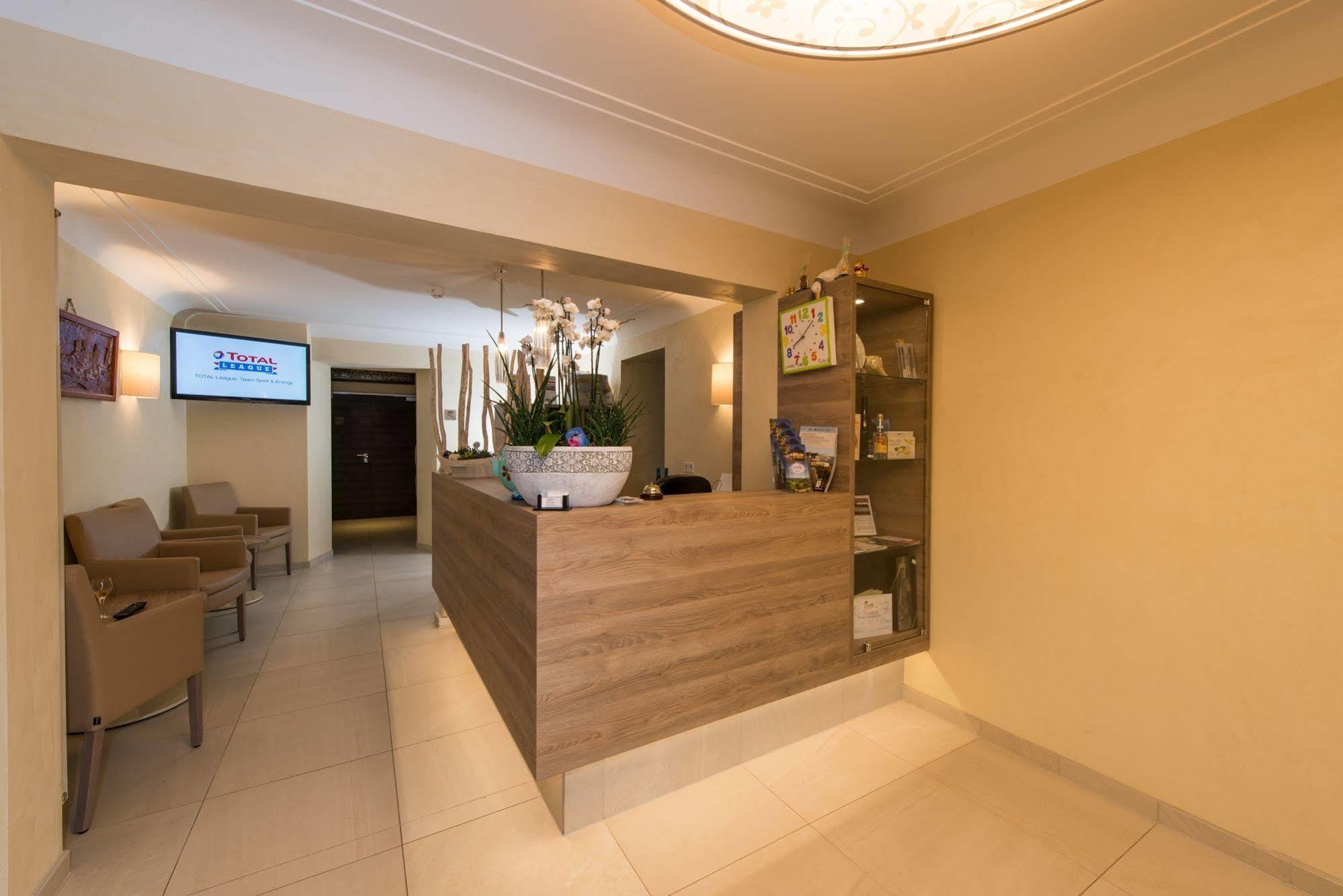 Hotel Saint Fiacre Bourscheid Bagian luar foto