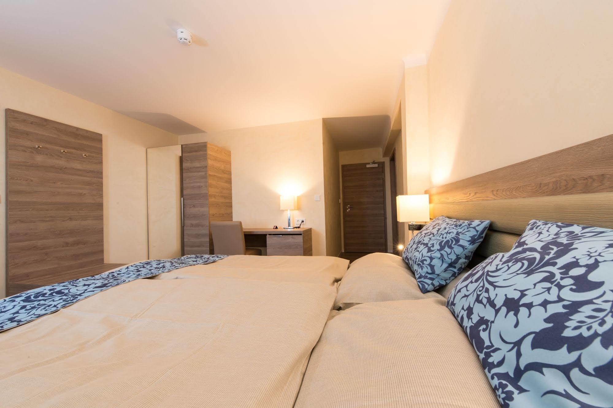 Hotel Saint Fiacre Bourscheid Bagian luar foto