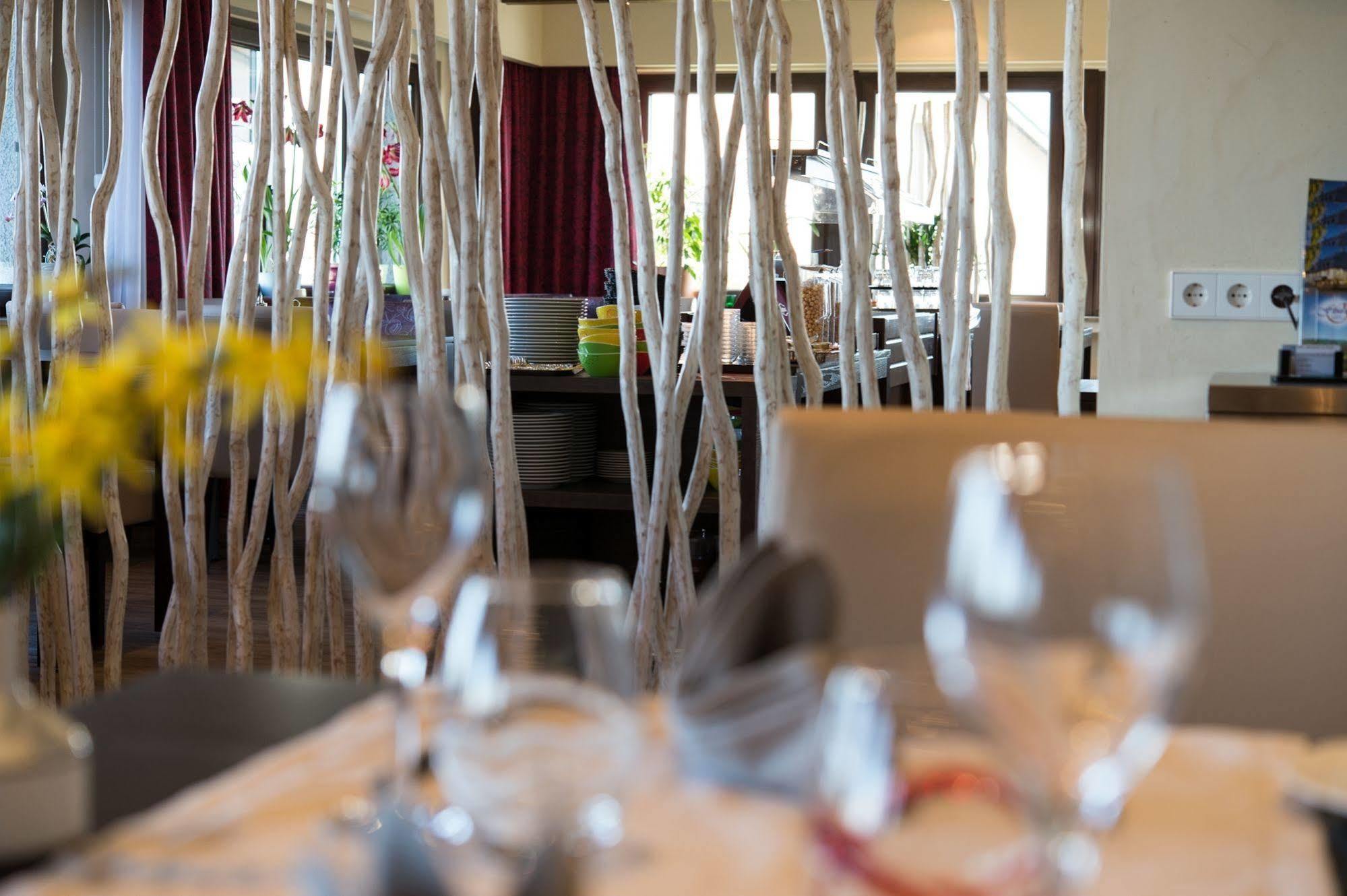 Hotel Saint Fiacre Bourscheid Bagian luar foto