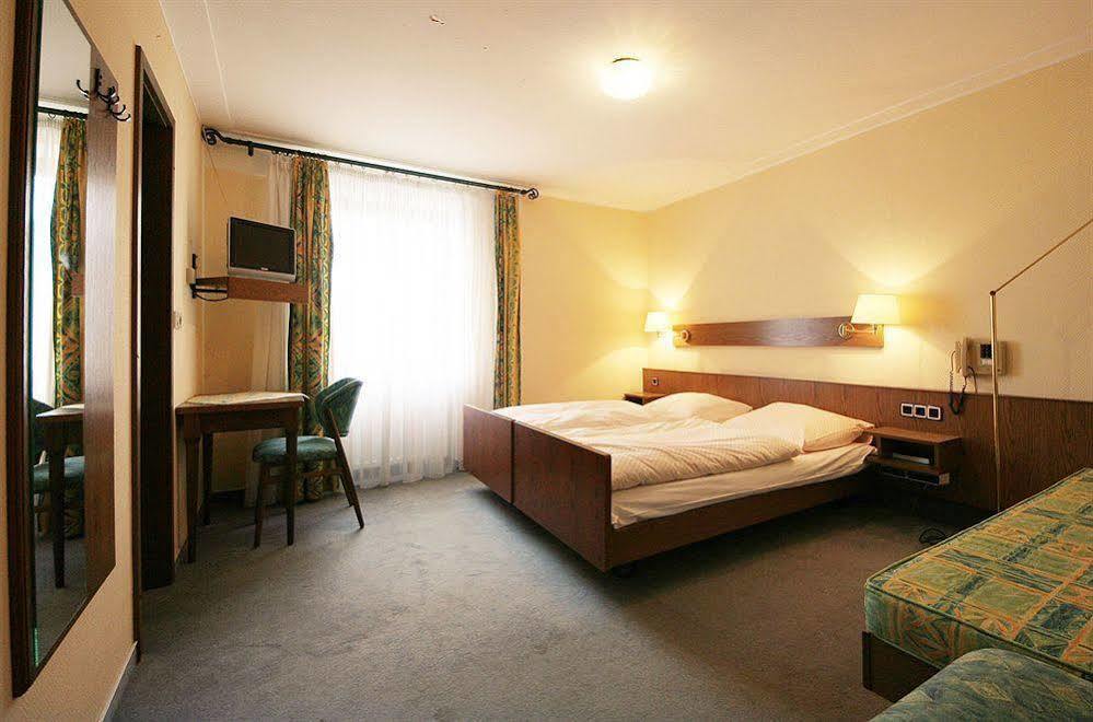 Hotel Saint Fiacre Bourscheid Bagian luar foto
