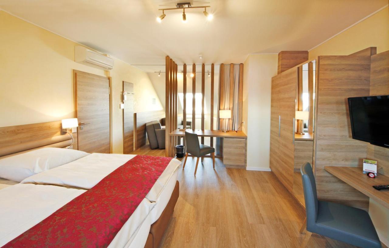 Hotel Saint Fiacre Bourscheid Bagian luar foto