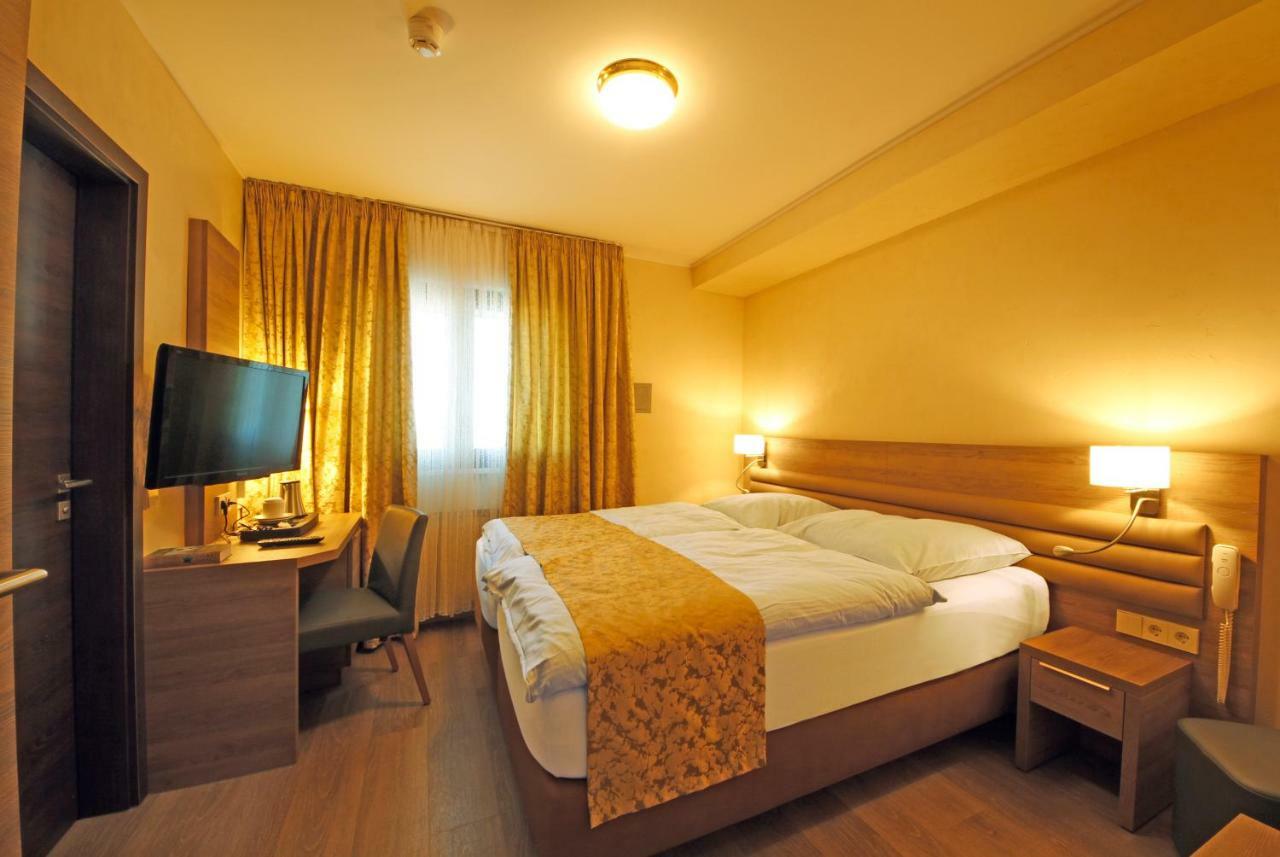 Hotel Saint Fiacre Bourscheid Bagian luar foto