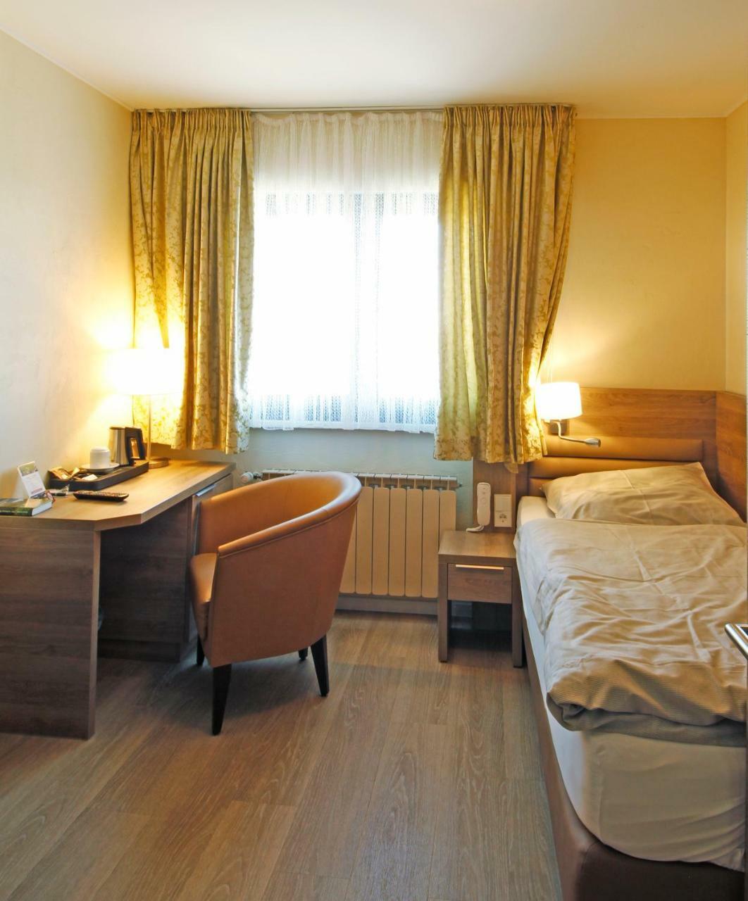 Hotel Saint Fiacre Bourscheid Bagian luar foto