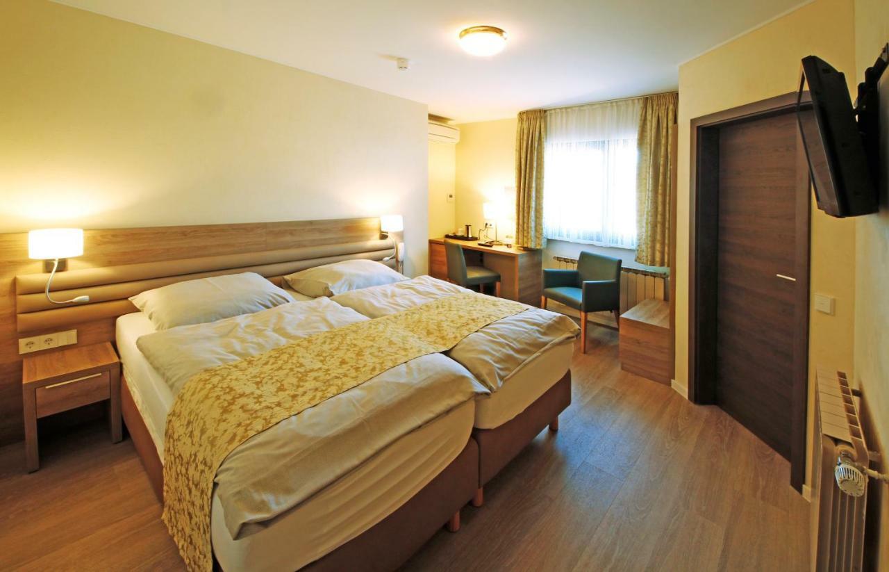 Hotel Saint Fiacre Bourscheid Bagian luar foto