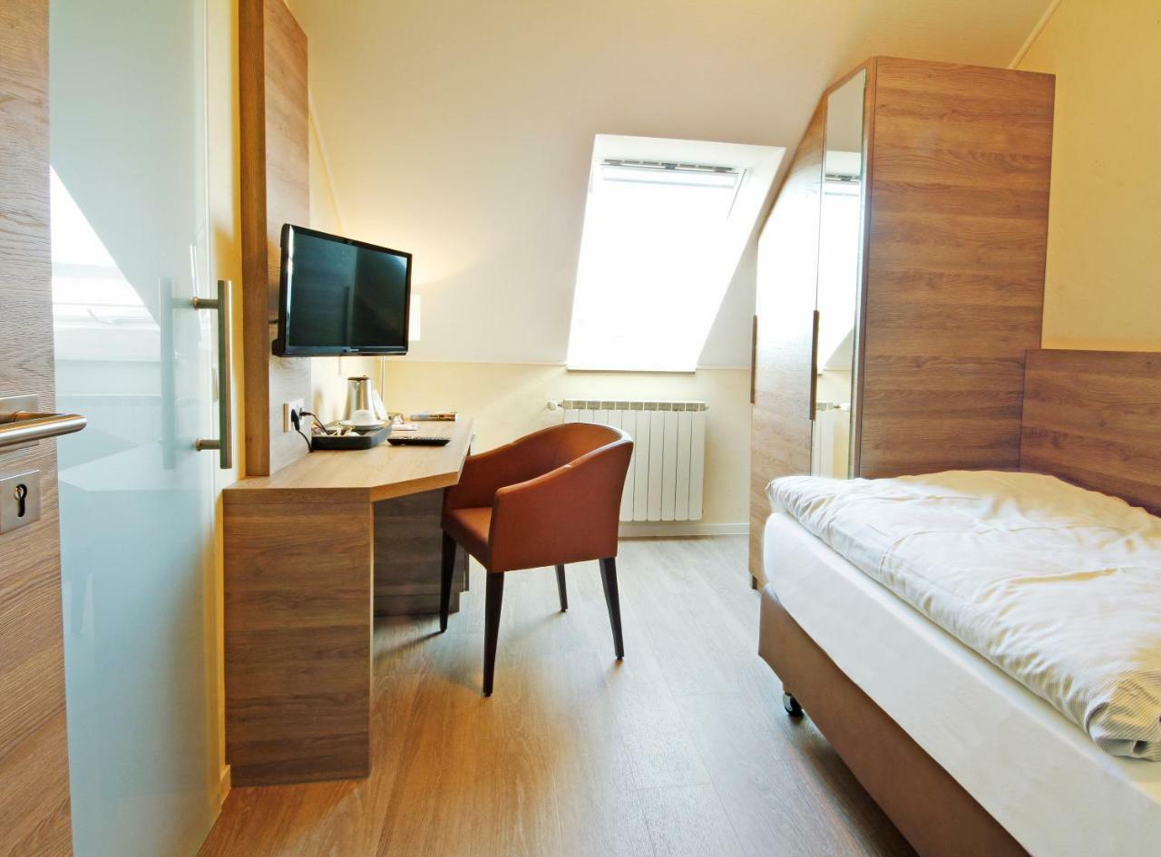 Hotel Saint Fiacre Bourscheid Bagian luar foto